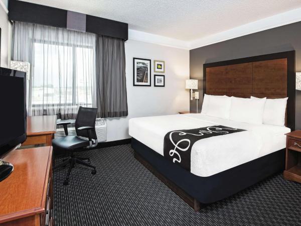 La Quinta Inn & Suites by Wyndham San Antonio Riverwalk : photo 6 de la chambre chambre lit king-size