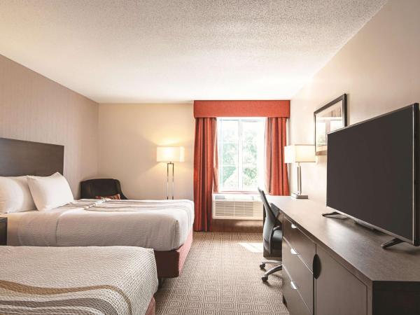 La Quinta Inn by Wyndham Vancouver Airport : photo 1 de la chambre chambre double avec 2 lits doubles