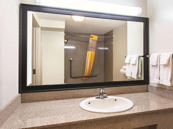 La Quinta Inn by Wyndham Vancouver Airport : photo 6 de la chambre chambre double avec 2 lits doubles