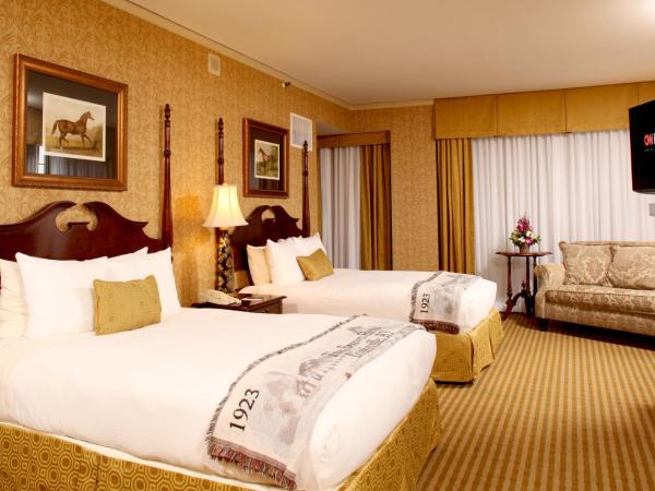 The Brown Hotel : photo 1 de la chambre chambre deluxe avec 2 lits doubles