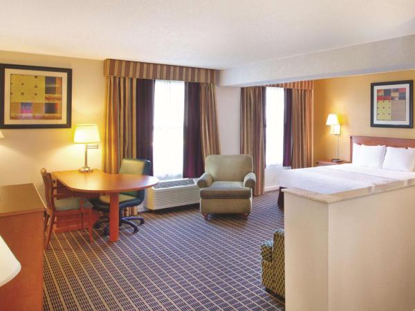 La Quinta Inn by Wyndham Orlando International Drive North : photo 1 de la chambre suite lit king-size exécutive deluxe (sans frais de service)