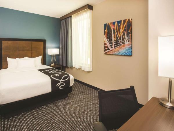 La Quinta by Wyndham Chicago Downtown : photo 1 de la chambre chambre lit queen-size 