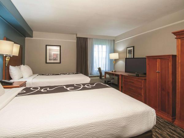 La Quinta Inn by Wyndham San Antonio Brooks City Base : photo 3 de la chambre chambre deluxe avec 2 lits doubles