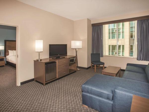 La Quinta by Wyndham Chicago Downtown : photo 1 de la chambre suite lit king-size – non-fumeurs