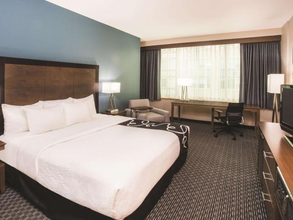 La Quinta by Wyndham Chicago Downtown : photo 1 de la chambre chambre lit king-size avec baignoire - adaptée aux personnes à mobilité réduite - non-fumeurs