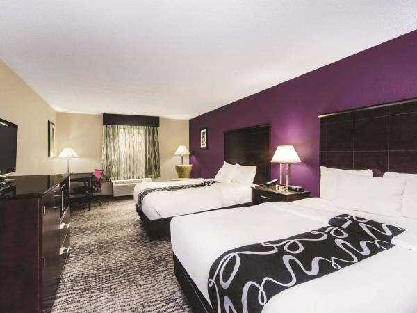 La Quinta Inn & Suites by Wyndham Louisville East : photo 3 de la chambre chambre deluxe avec 2 lits queen-size - non-fumeurs
