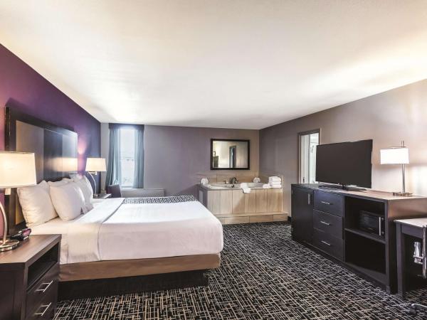 La Quinta by Wyndham Colorado Springs North : photo 5 de la chambre chambre lit king-size - non-fumeurs