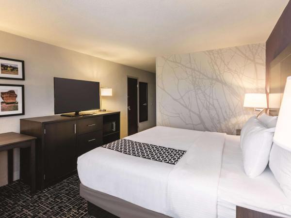 La Quinta by Wyndham Colorado Springs North : photo 4 de la chambre chambre lit king-size avec baignoire - adaptée aux personnes à mobilité réduite - non-fumeurs