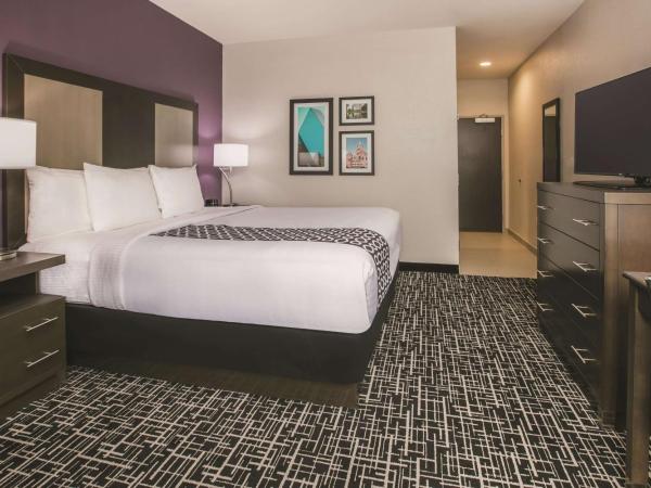 La Quinta by Wyndham Dallas - Richardson : photo 2 de la chambre chambre lit king-size avec baignoire - adaptée aux personnes à mobilité réduite - non-fumeurs