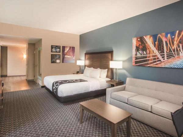 La Quinta by Wyndham Chicago Downtown : photo 2 de la chambre chambre lit king-size exécutive avec canapé-lit
