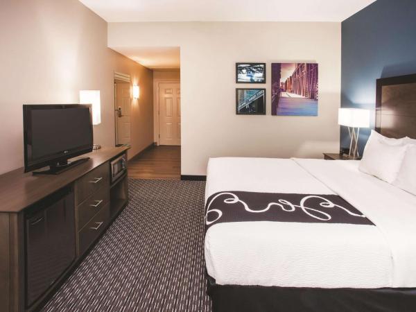 La Quinta by Wyndham Chicago Downtown : photo 2 de la chambre chambre lit king-size avec baignoire - adaptée aux personnes à mobilité réduite - non-fumeurs