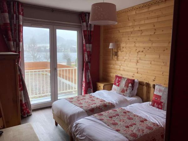 Le Ptit Hotel du Lac : photo 2 de la chambre chambre lits jumeaux - vue sur lac