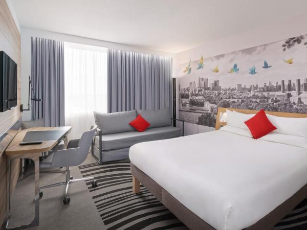 Novotel London Excel : photo 1 de la chambre chambre lit queen-size supérieure avec canapé-lit
