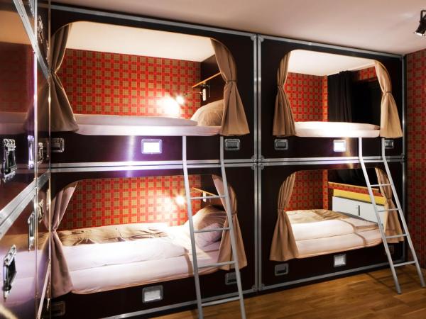 Hostel die Wohngemeinschaft : photo 2 de la chambre lit simple dans dortoir à 6 lits