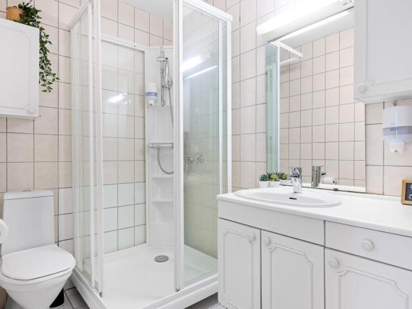 Fabryka : photo 2 de la chambre chambre double ou lits jumeaux Économique avec salle de bains commune