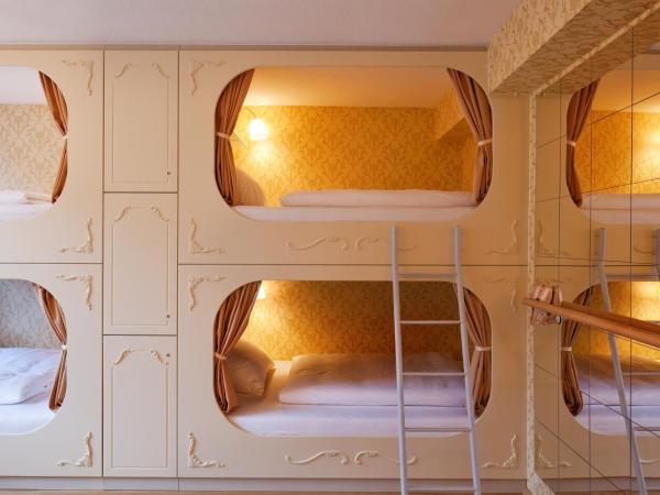 Hostel die Wohngemeinschaft : photo 4 de la chambre lit simple dans dortoir de 8 lits