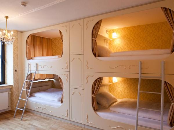 Hostel die Wohngemeinschaft : photo 1 de la chambre lit simple dans dortoir de 6 lits - réservé aux femmes