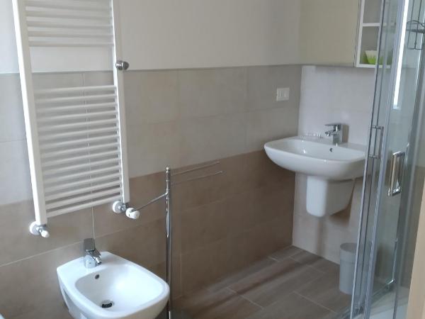 ARNO ROOMS VERONA : photo 5 de la chambre chambre double avec salle de bains privative