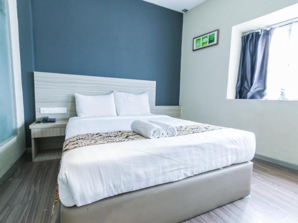 Hotel 99 Kepong : photo 2 de la chambre chambre lit queen-size supérieure avec fenêtre