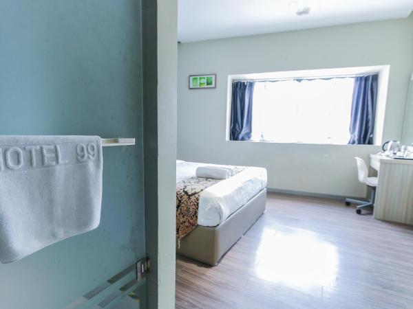 Hotel 99 Kepong : photo 5 de la chambre chambre lit queen-size supérieure avec fenêtre