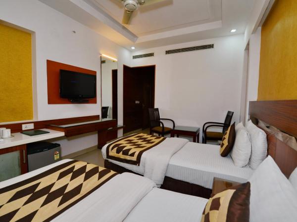 Hotel Krishna - By RCG Hotels : photo 8 de la chambre chambre deluxe double ou lits jumeaux