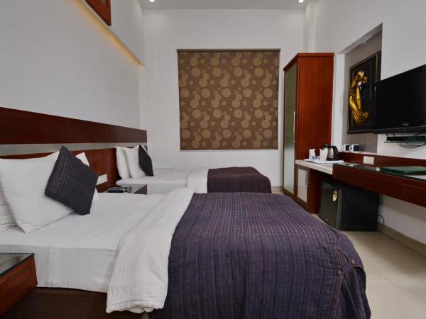 Hotel Krishna - By RCG Hotels : photo 6 de la chambre chambre deluxe double ou lits jumeaux
