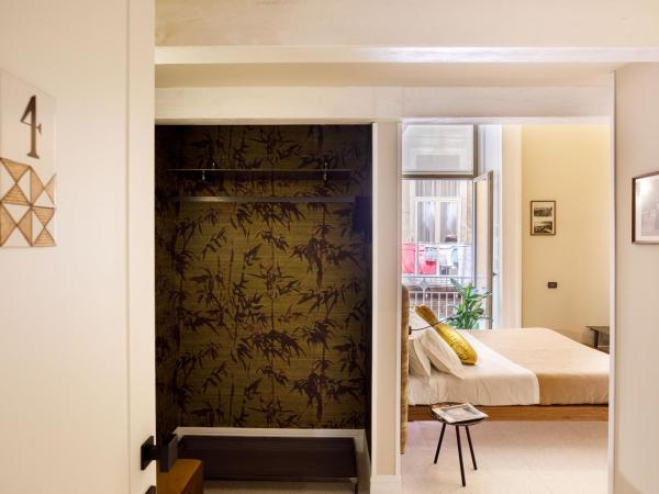 MelRose Napoli : photo 2 de la chambre chambre quadruple de luxe avec balcon