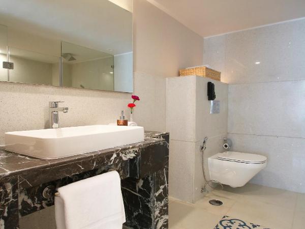 Sarovar Premiere Jaipur : photo 5 de la chambre deluxe king room: avail 20% discount on fnb & (1+1 happy hour from 1pm - 11pm on selected brands at lattice bar)