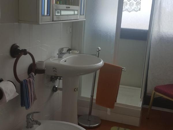 B&B United States of Europe : photo 2 de la chambre chambre double avec salle de bains privative