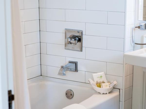 The Inn at the Union Club of British Columbia : photo 3 de la chambre chambre standard lit queen-size