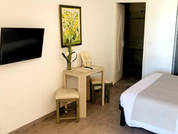 Hôtel Beau Soleil : photo 2 de la chambre chambre triple - rez-de-chaussée