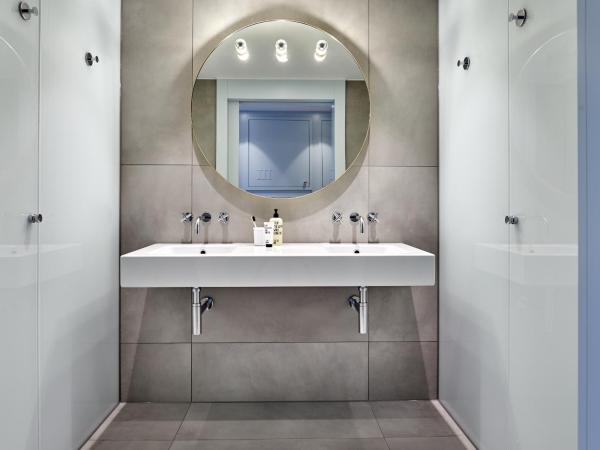 Jugend- und Familienhotel Augustin : photo 4 de la chambre chambre 6 lits privée