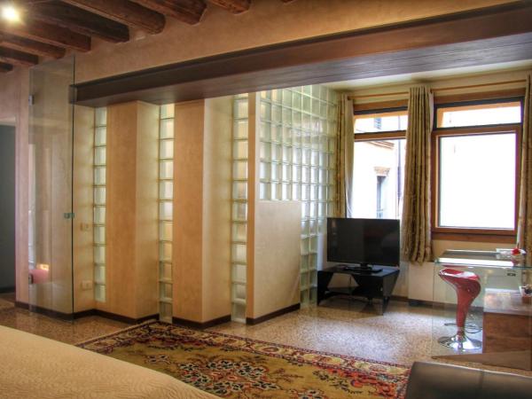 La Bella Verona Wine Suite : photo 8 de la chambre suite deluxe avec baignoire spa