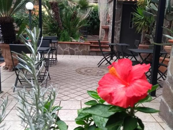 Glam Resort Villa Maria Luigia : photo 3 de la chambre chambre lit queen-size avec accès exclusif au spa - vue sur jardin