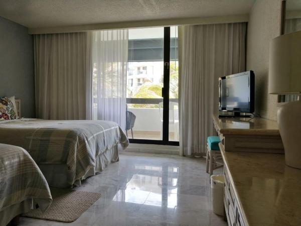 Beachfront Getaway Condo : photo 6 de la chambre appartement - vue sur jardin