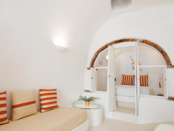 White Grape Suites : photo 9 de la chambre grande suite - vue sur mer et coucher de soleil - assyrtiko