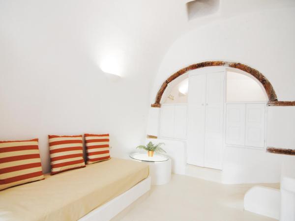 White Grape Suites : photo 6 de la chambre grande suite - vue sur mer et coucher de soleil - assyrtiko