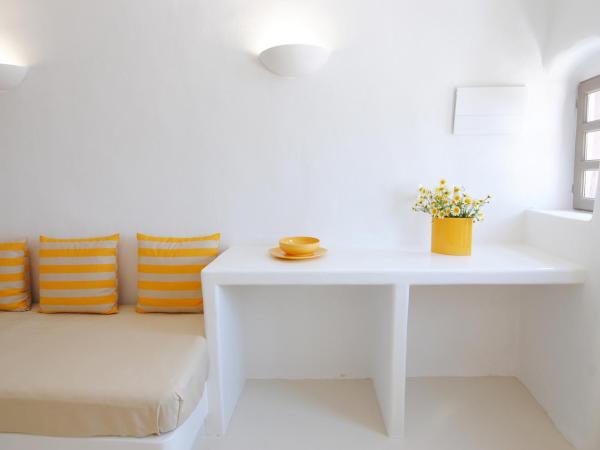 White Grape Suites : photo 4 de la chambre suite supérieure - vue sur mer et coucher de soleil - aidani