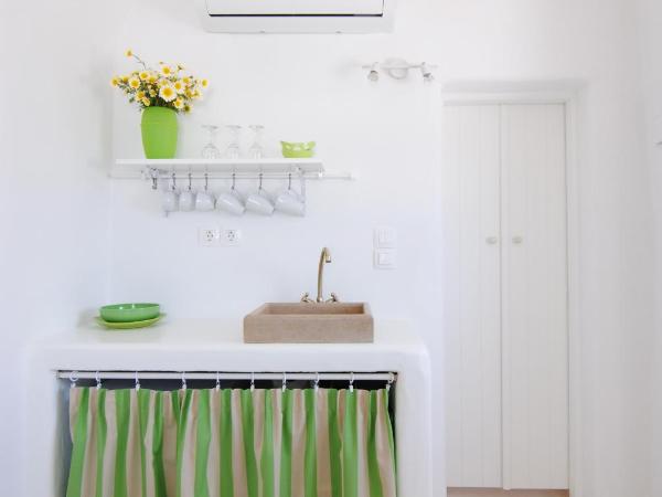 White Grape Suites : photo 4 de la chambre suite classique - vue sur mer et coucher de soleil - athiri