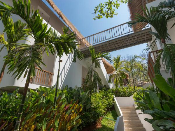 Eden Beach Khaolak Resort and Spa A Lopesan Collection Hotel - SHA Extra Plus : photo 10 de la chambre suite - vue sur jardin