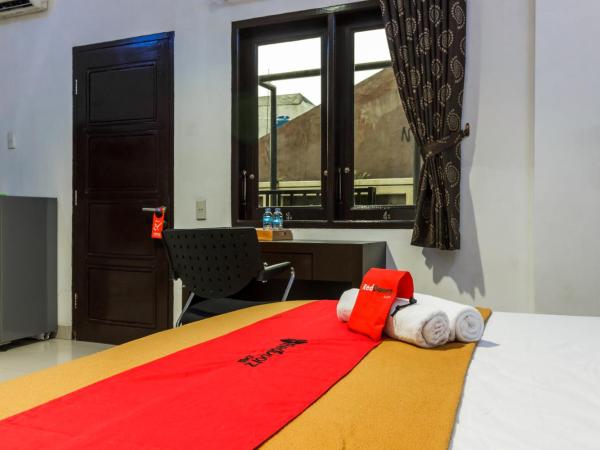 RedDoorz Premium @ Ampera Raya 2 : photo 6 de la chambre chambre double