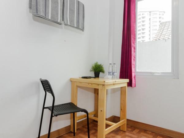 RedDoorz Syariah At Taman Bendungan Asahan : photo 3 de la chambre chambre double