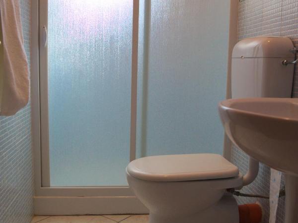 Cialoma B&B : photo 5 de la chambre chambre lits jumeaux/double avec salle de bains privative séparée