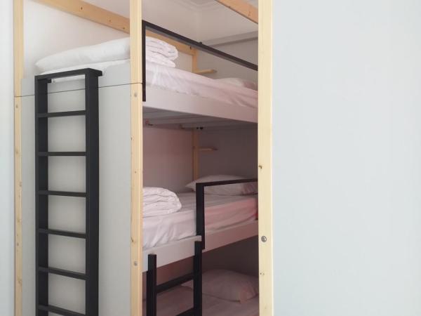 Be Lisbon Hostel Intendente : photo 4 de la chambre lit dans un dortoir pour hommes de 10 lits