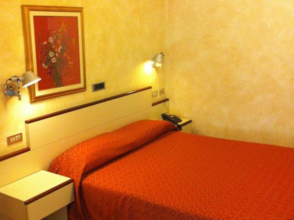 Le Petit Hotel : photo 4 de la chambre chambre double ou lits jumeaux Économique