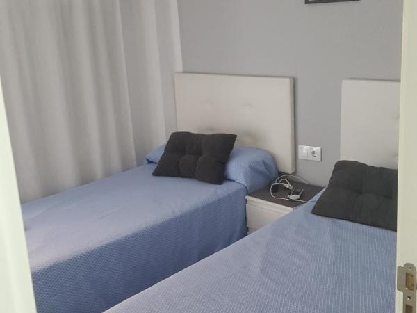 Guesthouse Central : photo 4 de la chambre chambre lits jumeaux avec salle de bains privative (sans douche)