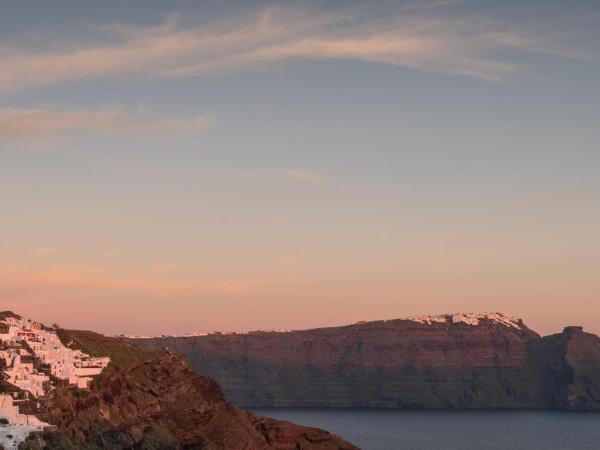 Elitoz Suites : photo 10 de la chambre suite lit king-size avec jacuzzi - vue sur volcan