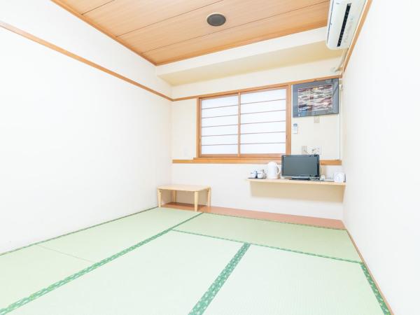 Sakura Ryokan Asakusa Iriya : photo 3 de la chambre chambre lits jumeaux de style japonais avec toilettes communes - non-fumeurs