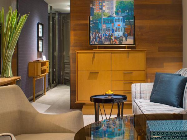 Rosewood Hong Kong : photo 5 de la chambre chambre lit king-size - vue sur pic kowloon