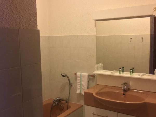 Hôtel Les Soldanelles : photo 3 de la chambre chambre familiale - vue sur montagne